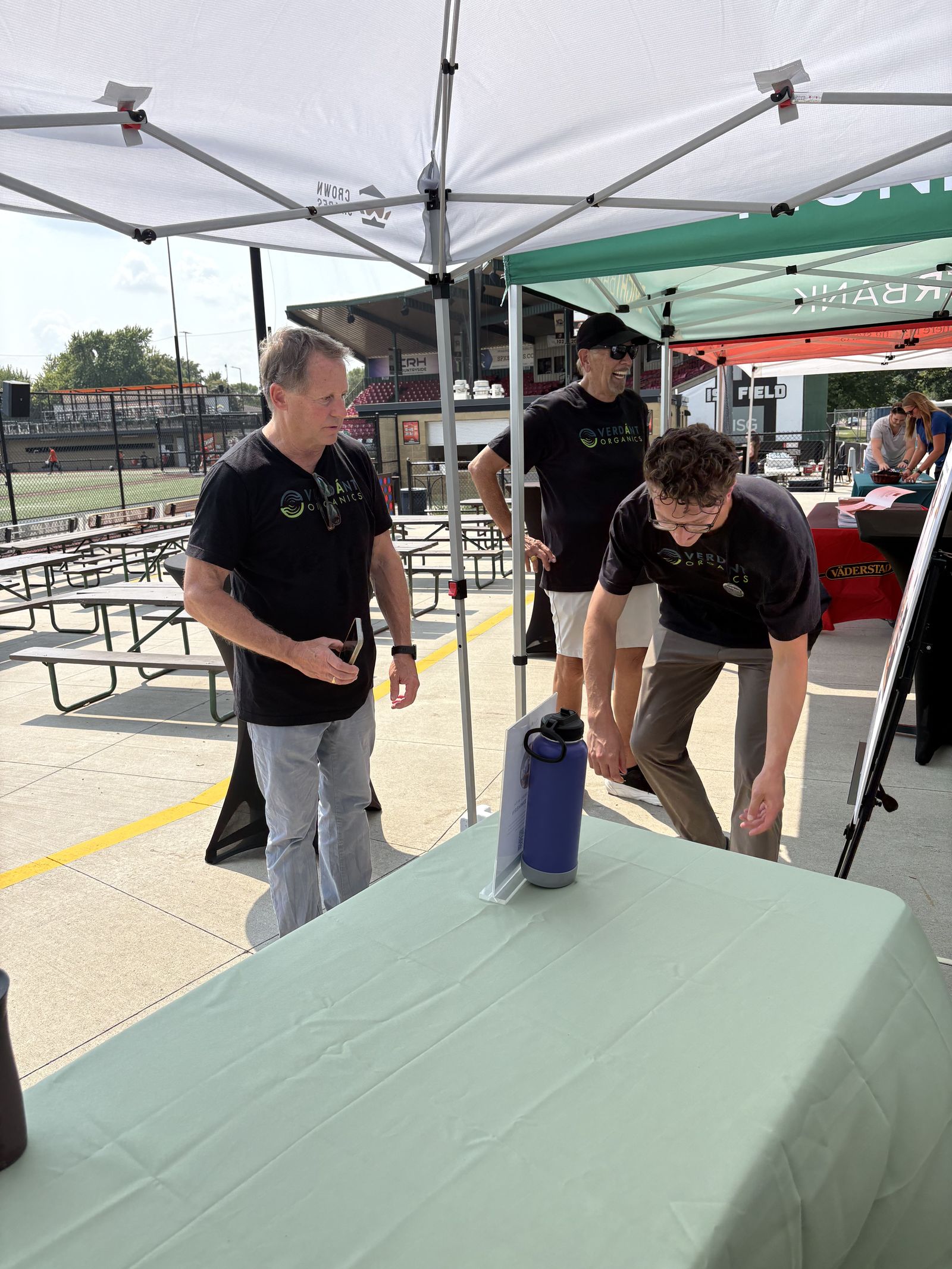 The Verdánt team setting up the booth